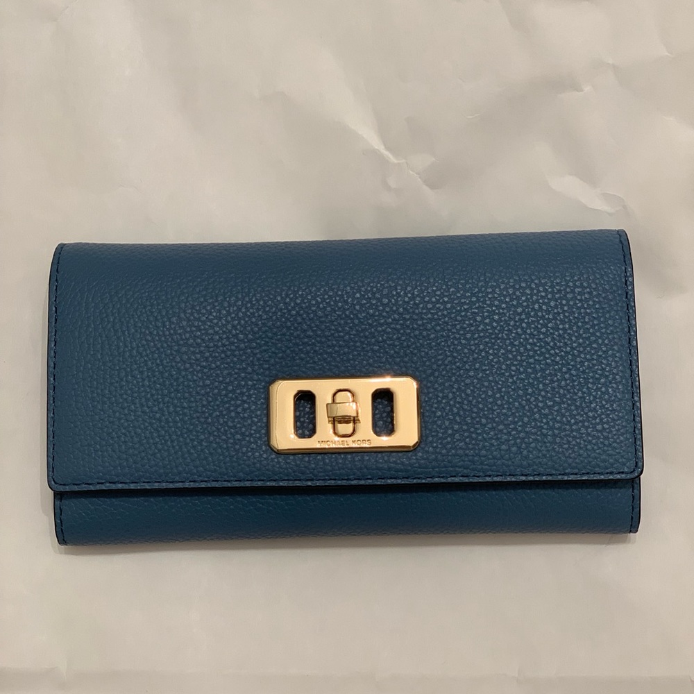 🔴🔴SOLD🔴🔴Authentic Michael wallet!!